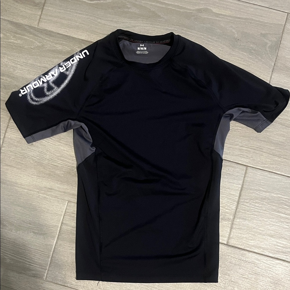 Under Armour Men's Black and Gray Rash Guard fitted shirt